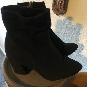 Ankle velvet black boots